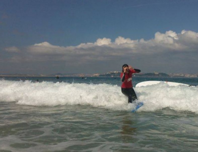 Saliendo de la espuma de la ola